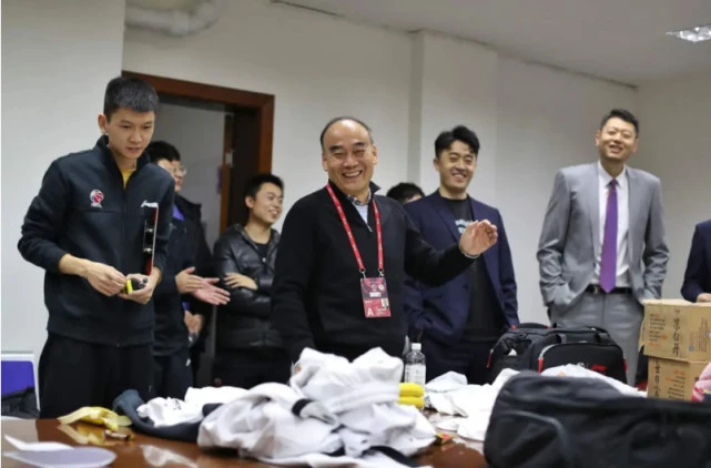 如何借助篮球榜样的力量提升团队协作能力_1